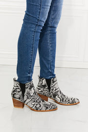 MMShoes Back At It Point Toe Bootie in Snakeskin - Fashionmj