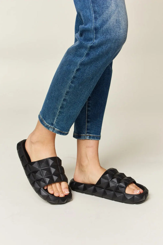 WILD DIVA Pyramid Stud Toe Band Footbed Sandals - Fashionmj