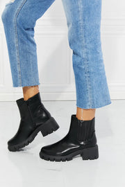 MMShoes What It Takes Lug Sole Chelsea Boots in Black - Fashionmj