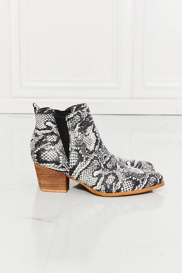 MMShoes Back At It Point Toe Bootie in Snakeskin - Fashionmj