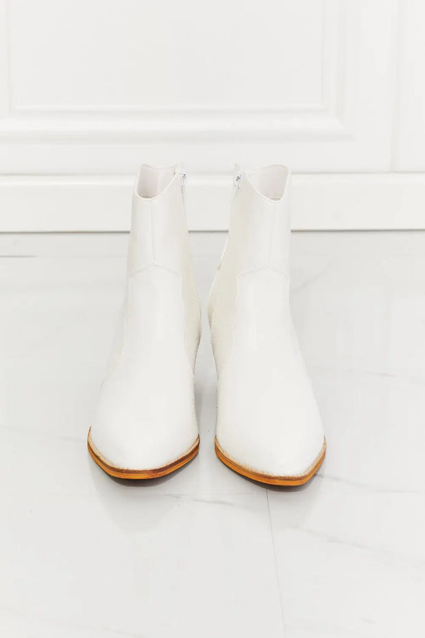 MMShoes Watertower Town Faux Leather Western Ankle Boots in White - Fashionmj