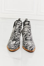 MMShoes Back At It Point Toe Bootie in Snakeskin - Fashionmj