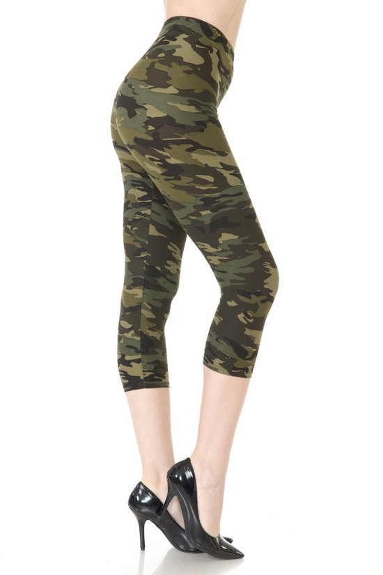 Multi-color Print, Cropped Capri Leggings In A Fitted Style With A Banded High Waist. - Fashionmj