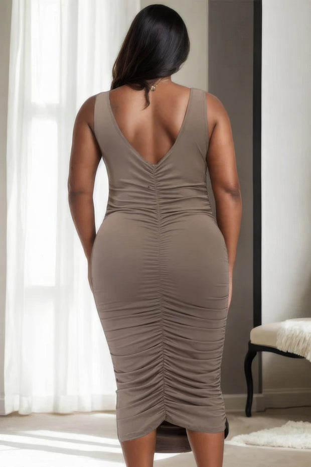 Plus Size Square Neck Ruched Bodycon Midi Dress - Fashionmj