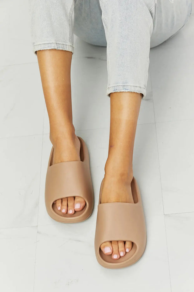 NOOK JOI In My Comfort Zone Slides in Beige - Fashionmj