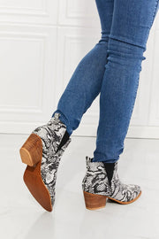 MMShoes Back At It Point Toe Bootie in Snakeskin - Fashionmj