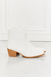 MMShoes Watertower Town Faux Leather Western Ankle Boots in White - Fashionmj