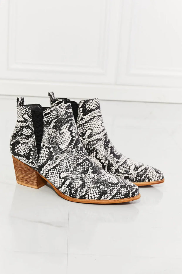 MMShoes Back At It Point Toe Bootie in Snakeskin - Fashionmj