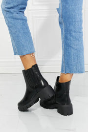 MMShoes What It Takes Lug Sole Chelsea Boots in Black - Fashionmj